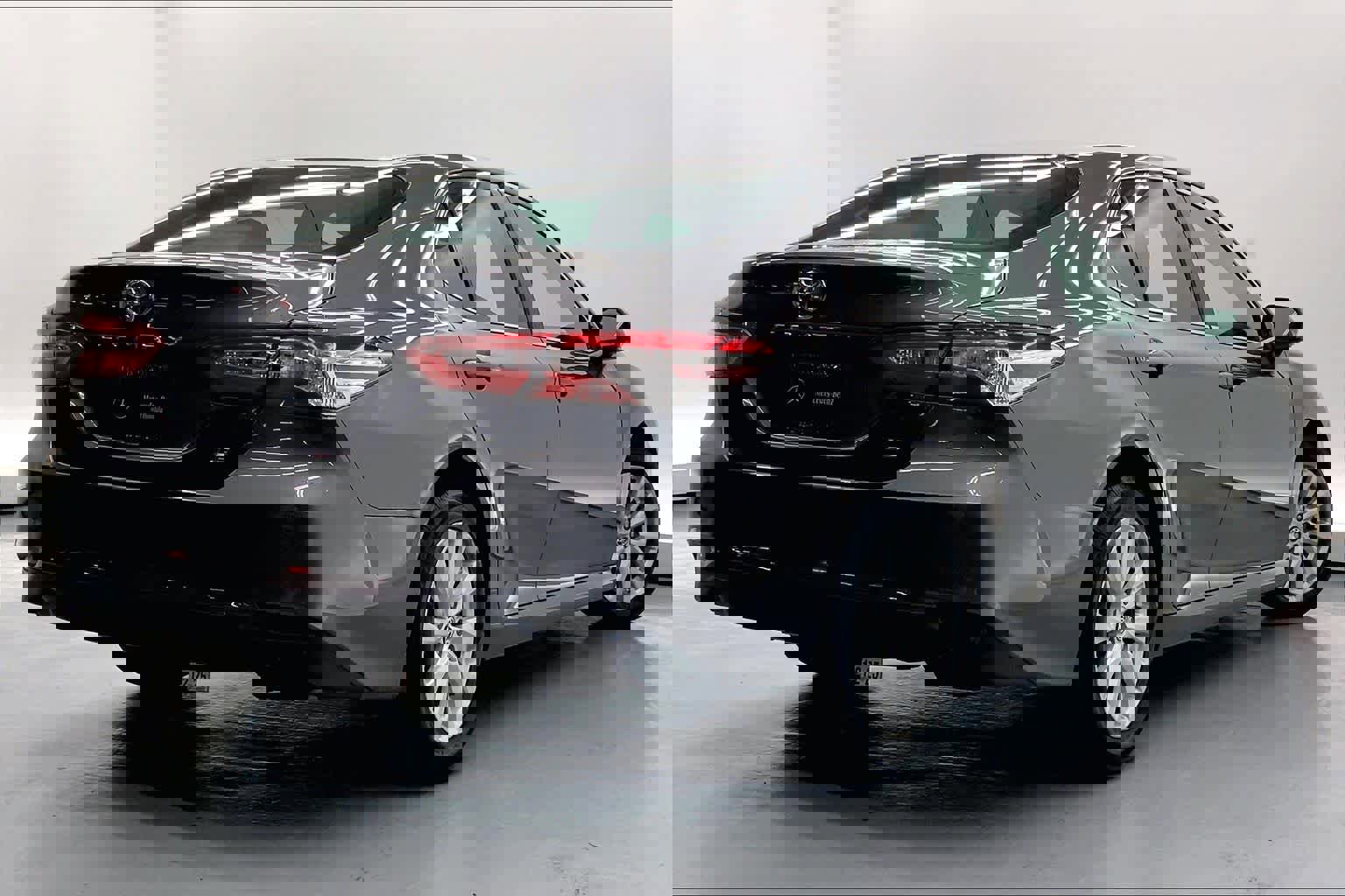 Used 2018 Toyota Camry LE image 4