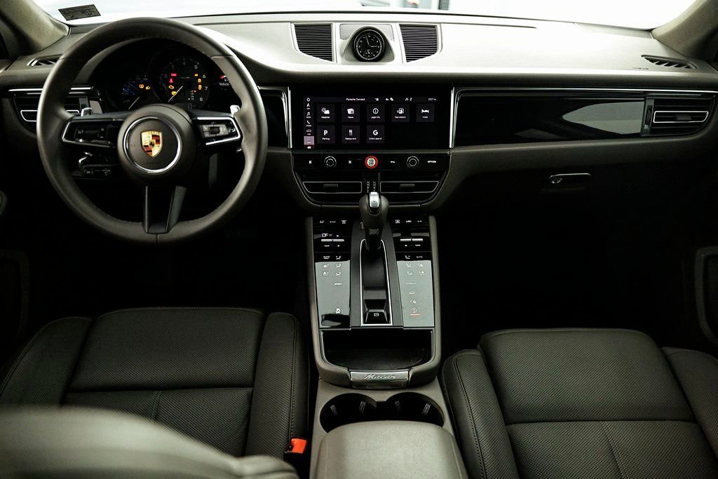 Certified 2025 Porsche Macan image 29