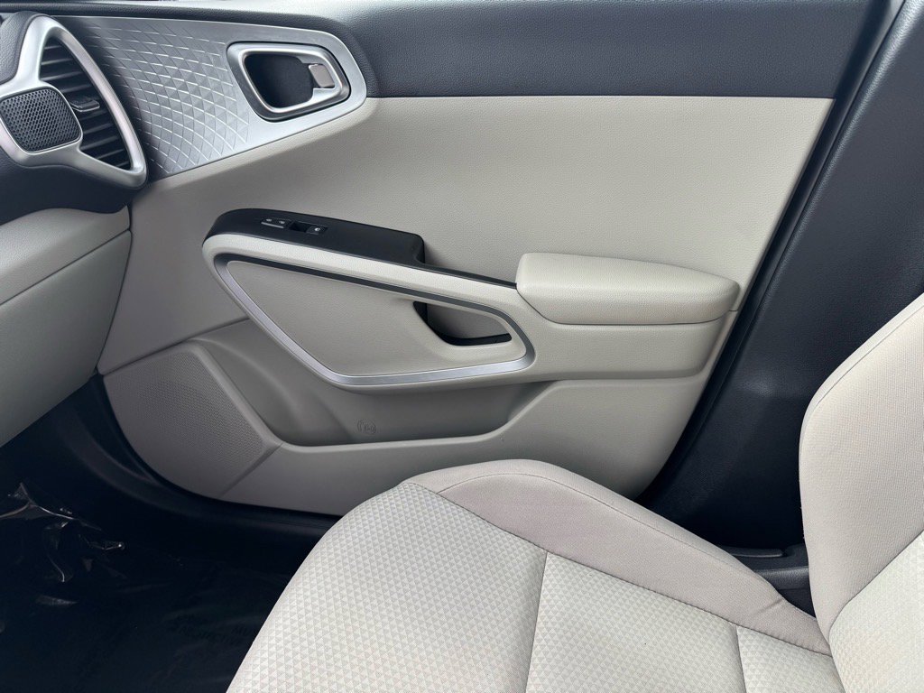 Used 2023 Kia Soul LX w/ LX Technology Package image 26