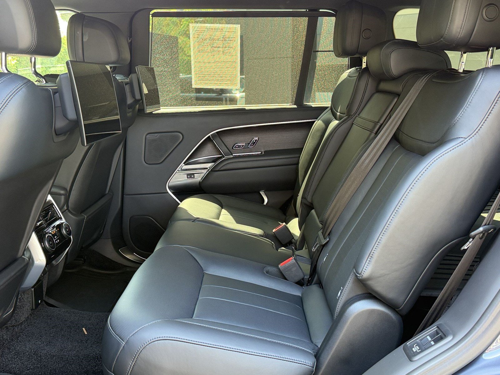 Used 2025 Land Rover Range Rover Long Wheelbase SE AWD/4WD image 23