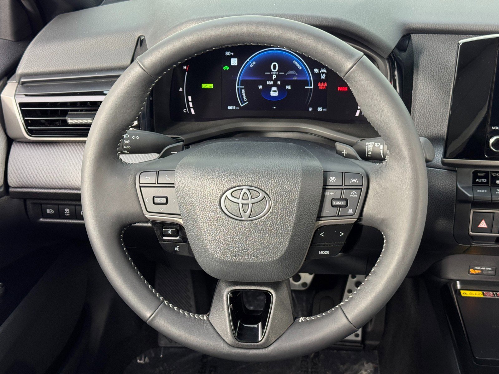 Used 2025 Toyota Camry SE w/ Convenience Package image 19