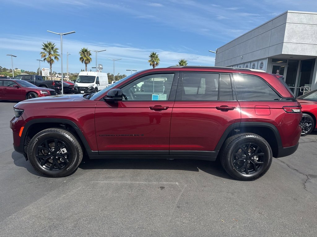 Certified 2024 Jeep Grand Cherokee Altitude image 4