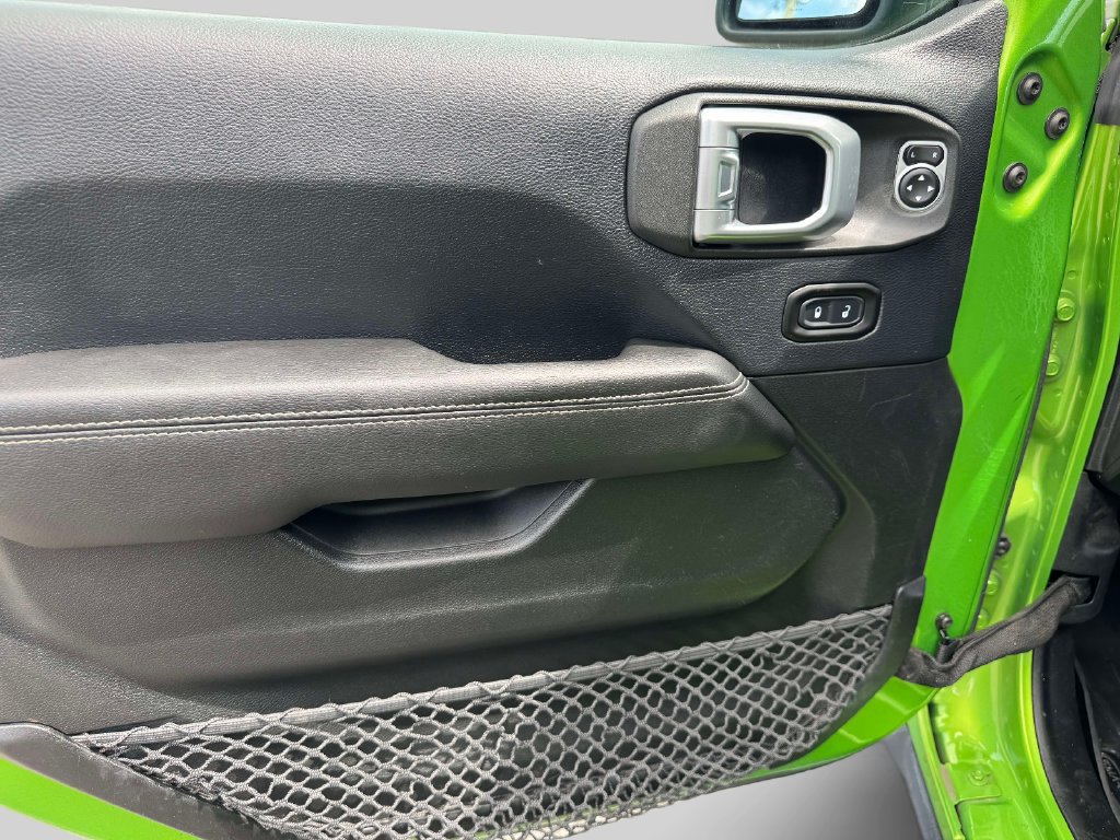 Used 2018 Jeep Wrangler Unlimited Sahara AWD/4WD image 15
