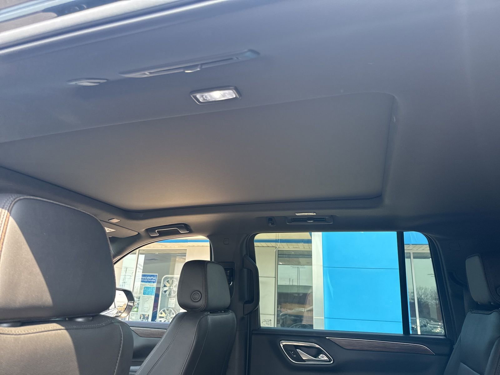 Used 2022 Chevrolet Suburban High Country image 11