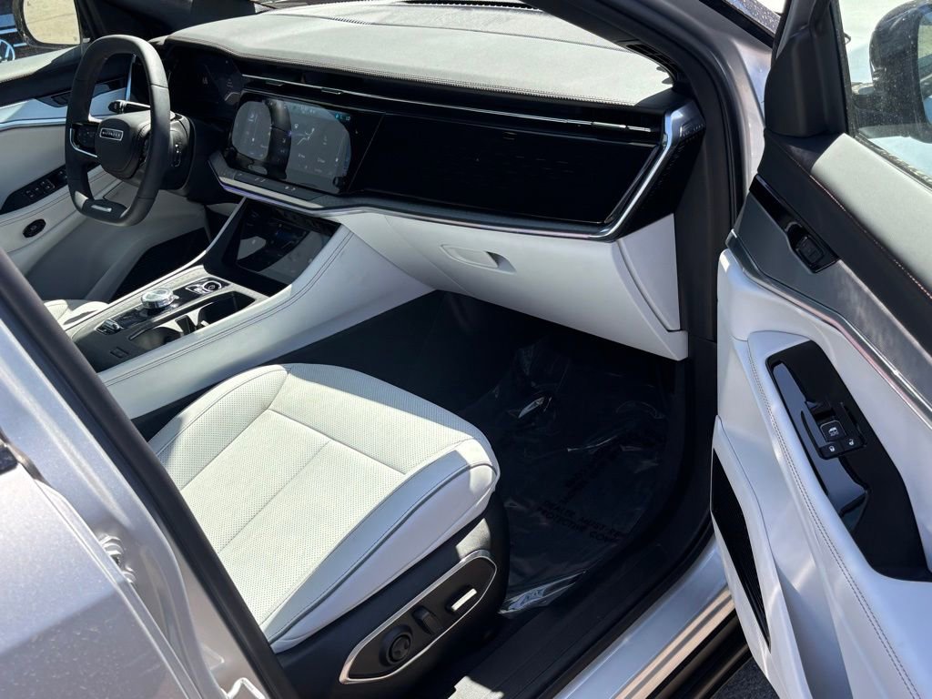 Used 2025 Jeep Wagoneer S Limited image 28