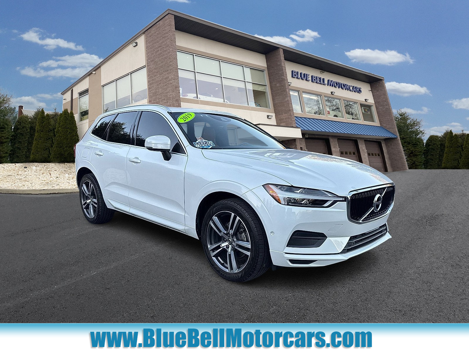 Used 2019 Volvo XC60 T5 Momentum w/ Multimedia Package AWD/4WD image 1