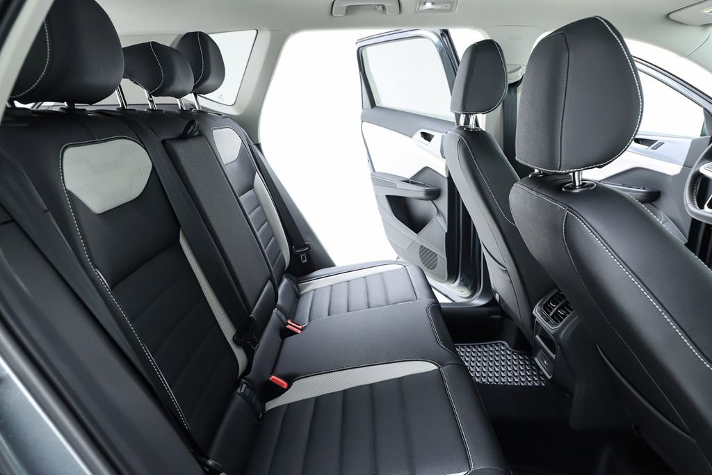 New 2025 Volkswagen Taos SEL image 38