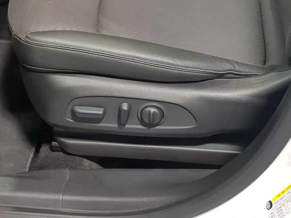 Used 2023 Buick Encore GX Select FWD image 17