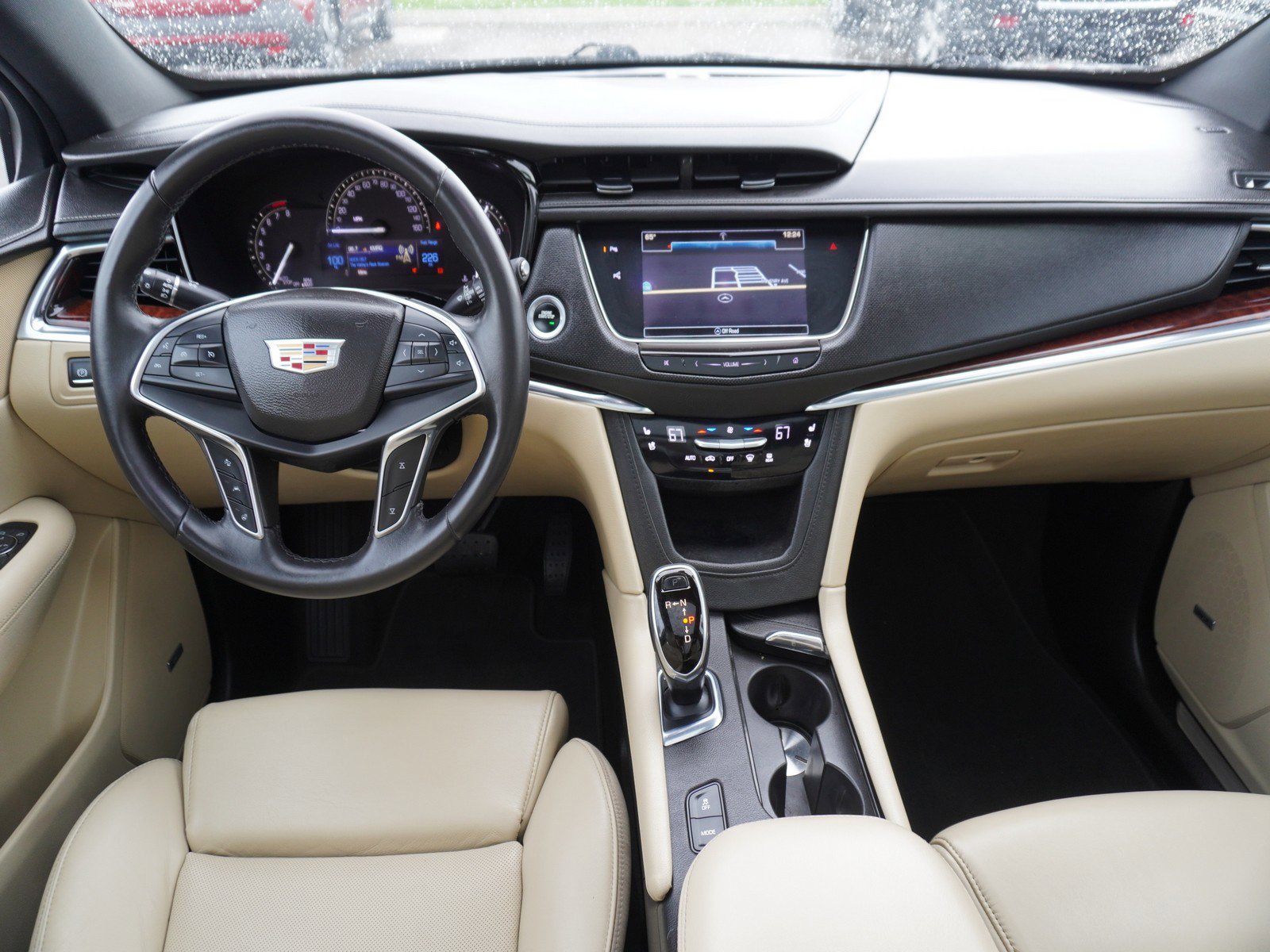 Used 2017 Cadillac XT5 Premium Luxury w/ Driver Assist Package FWD image 2