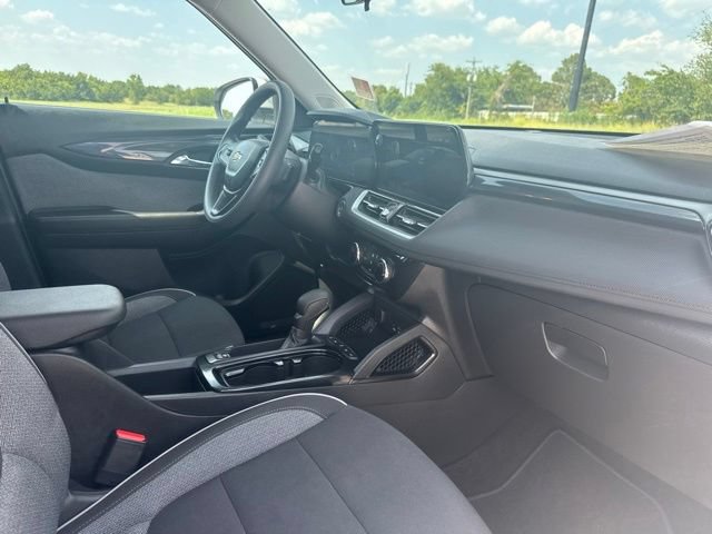 Used 2025 Chevrolet TrailBlazer LT AWD/4WD image 16