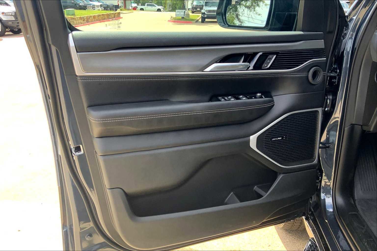 New 2025 Jeep Wagoneer 4WD w/ Convenience Group I image 10