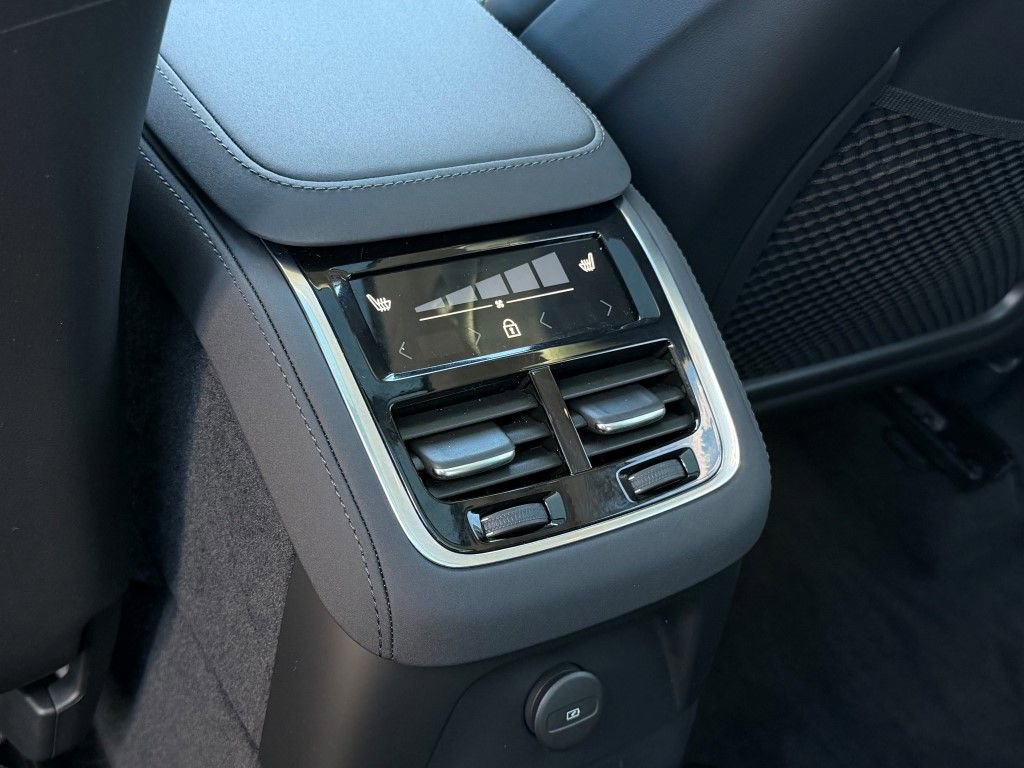 Certified 2025 Volvo XC90 T8 Ultra w/ Protection Package Premier image 23