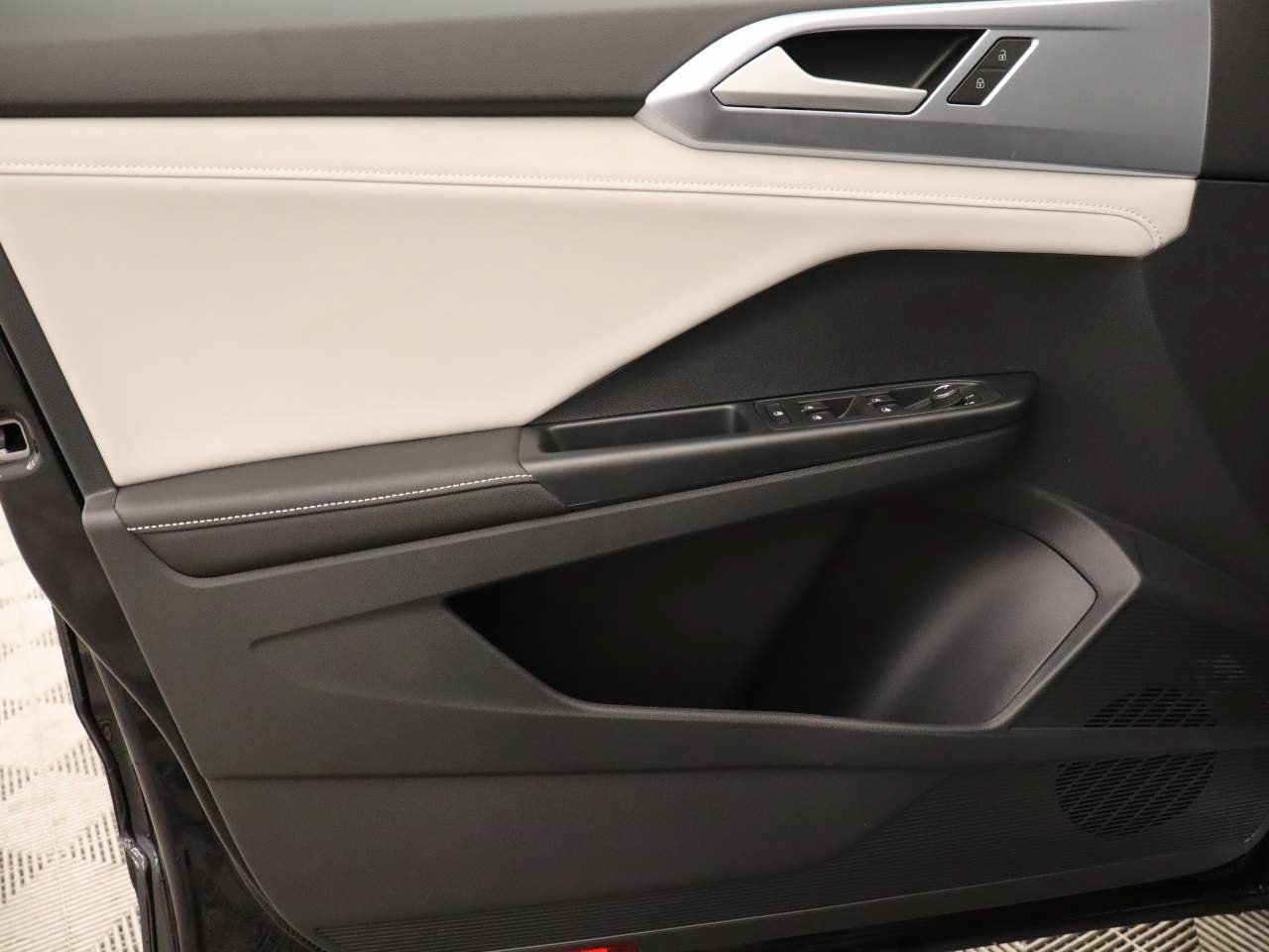 New 2026 Volkswagen Taos SE FWD image 16