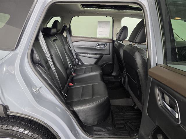 Used 2021 Nissan Rogue SL w/ Premium Package image 16