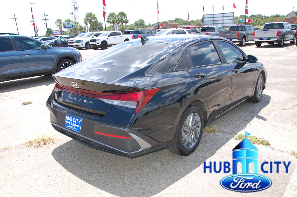 Used 2024 Hyundai Elantra SEL FWD image 5
