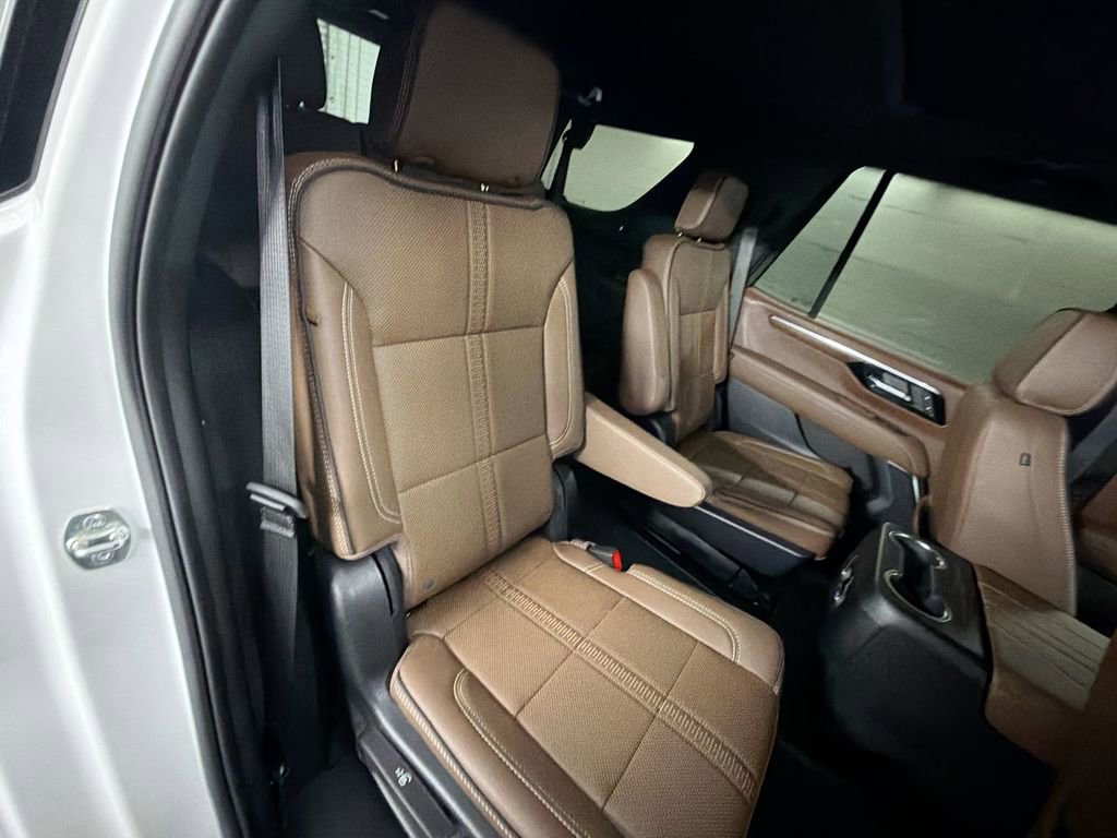 Used 2025 Chevrolet Tahoe High Country RWD image 28