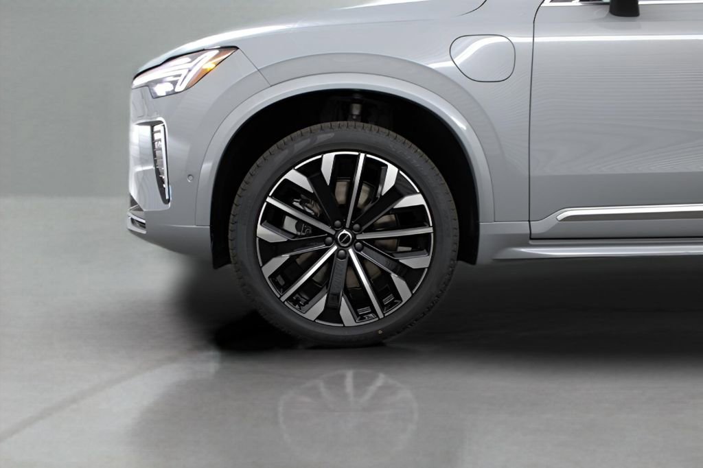 New 2025 Volvo XC90 T8 Plus w/ Protection Package Premier image 12