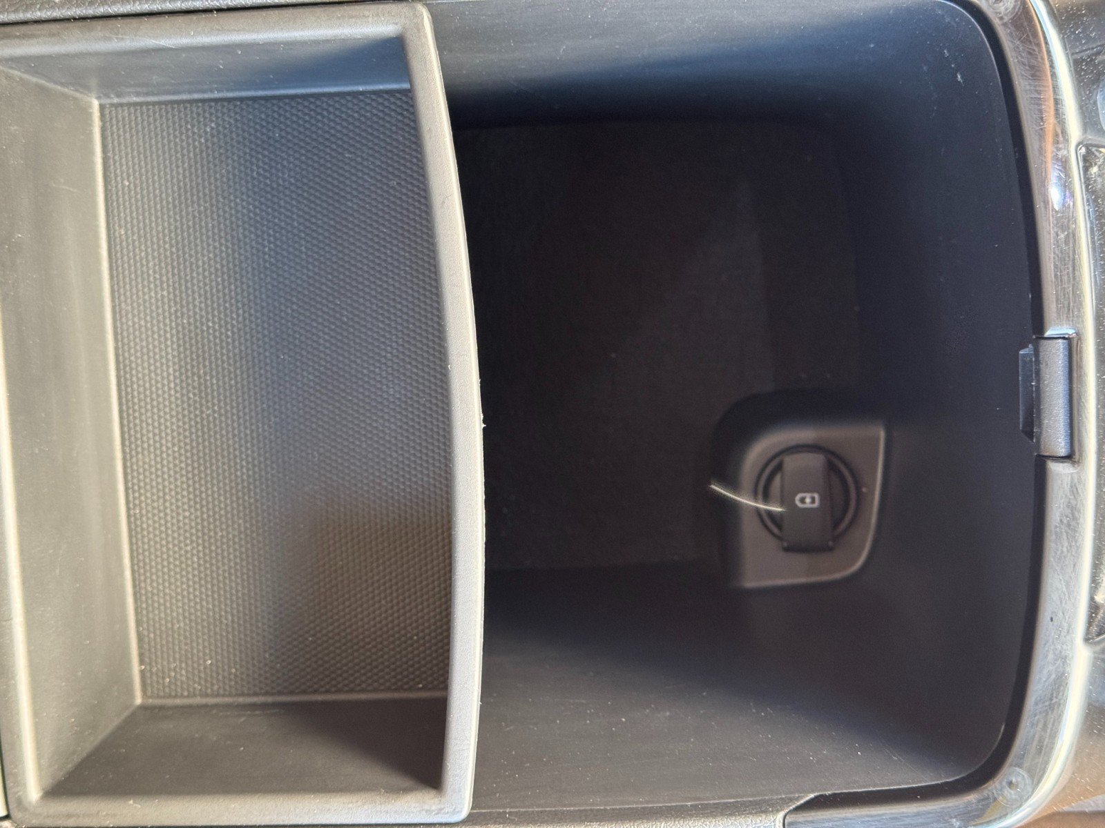 Used 2020 Kia Telluride SX w/ Towing Package FWD image 32