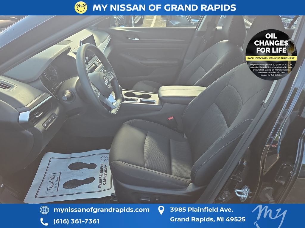 Used 2025 Nissan Altima 2.5 SV FWD image 10