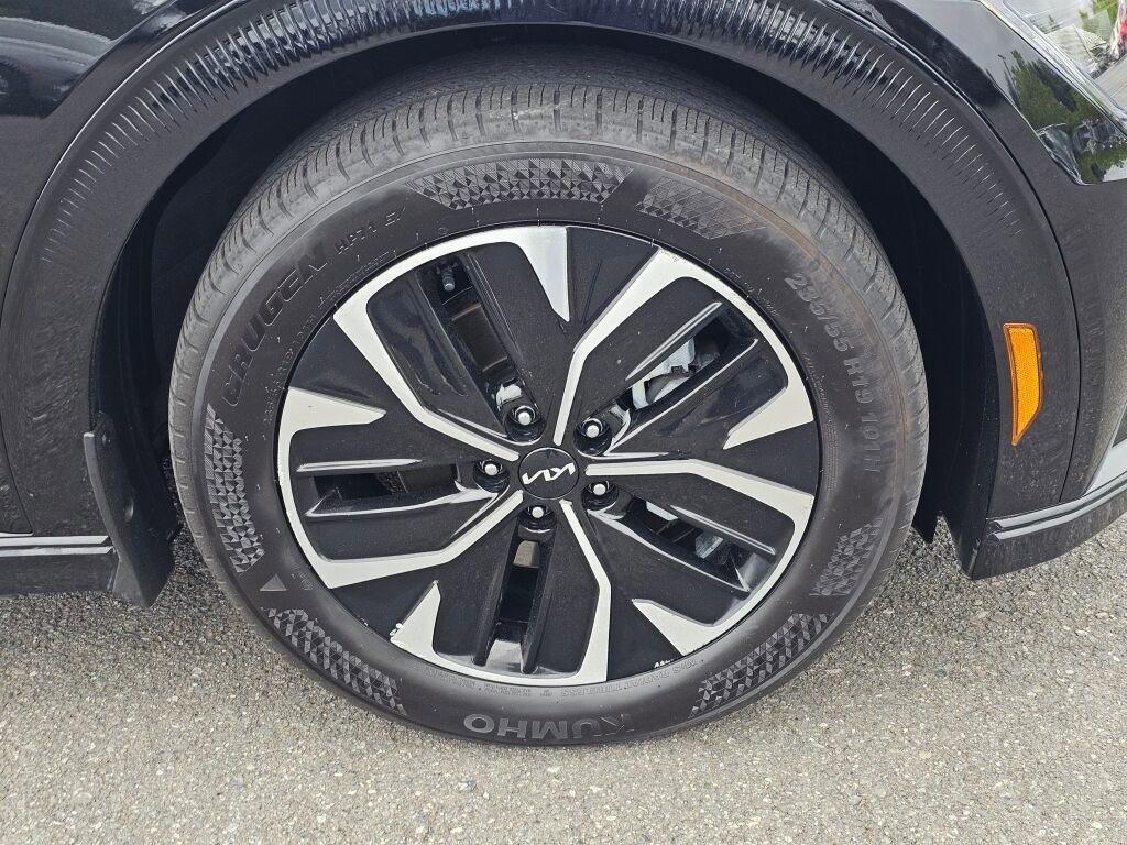 Certified 2023 Kia EV6 Wind AWD/4WD image 30
