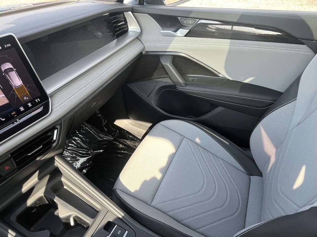 New 2026 Volkswagen Tiguan SE R-Line AWD/4WD image 25