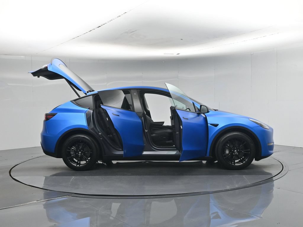 Used 2022 Tesla Model Y Long Range AWD/4WD image 3