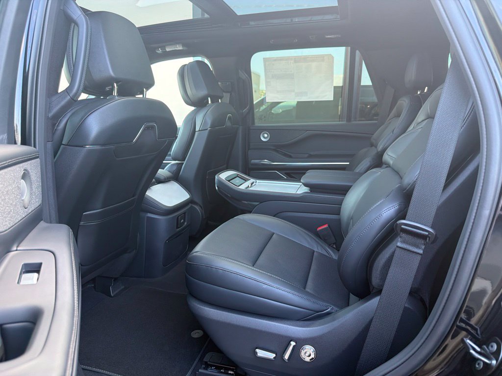 New 2027 Lincoln Navigator Reserve w/ Jet Appearance Package AWD/4WD image 6