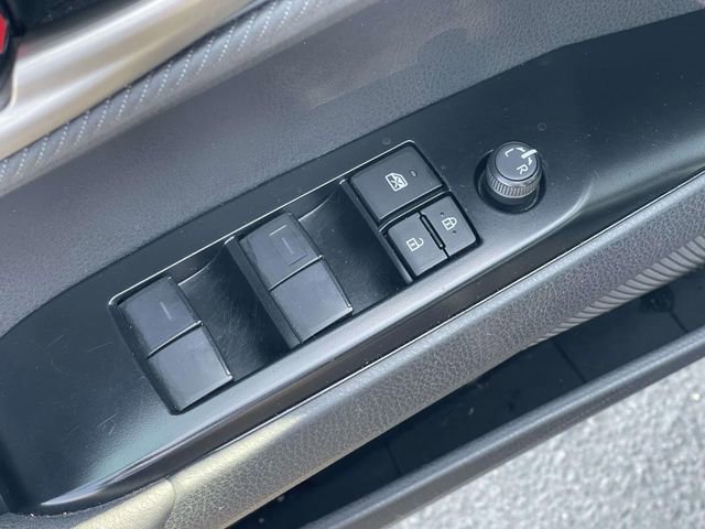 Used 2025 Toyota Camry SE image 17