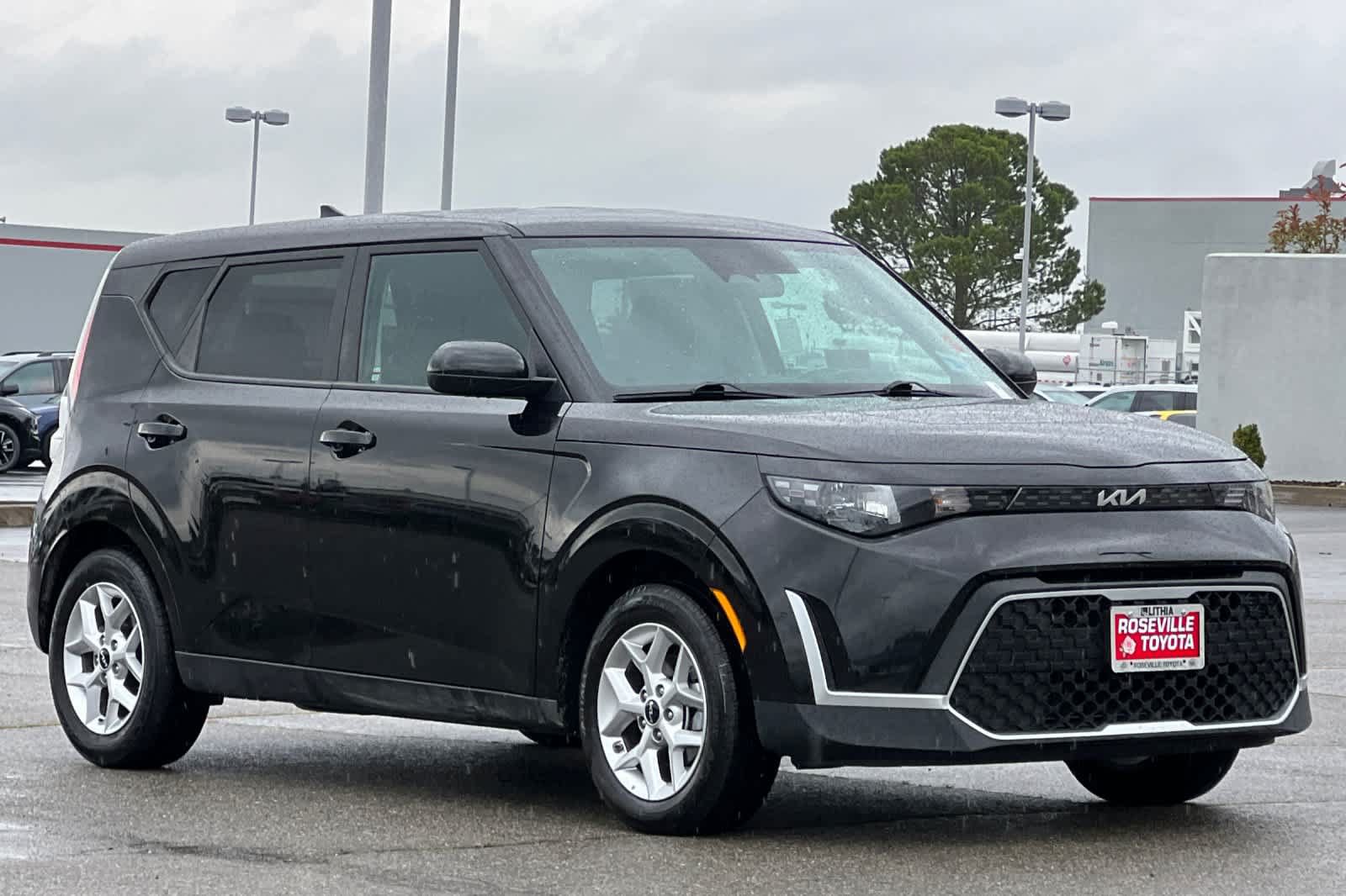 Used 2025 Kia Soul LX w/ LX Technology Package FWD image 5