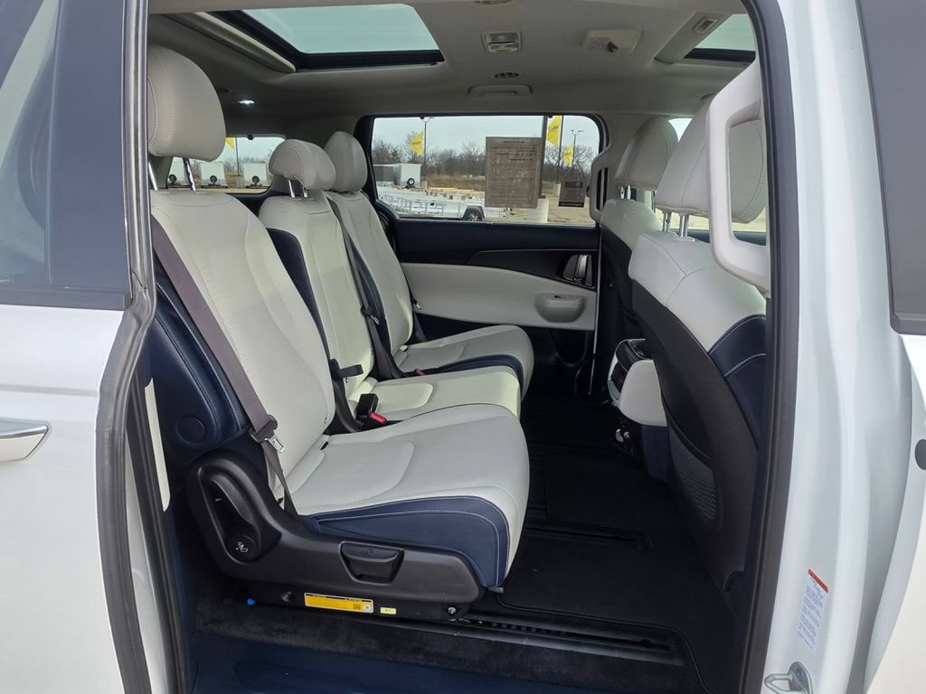 Used 2025 Kia Carnival SX Prestige FWD image 42