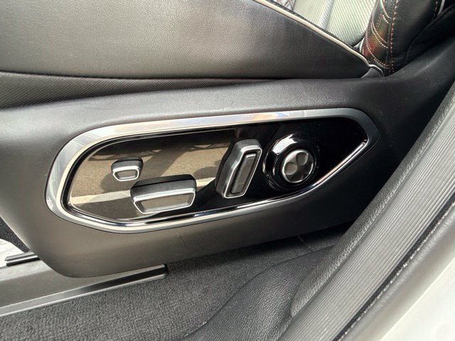 Used 2022 Jeep Grand Cherokee Summit w/ Luxury Tech Group V AWD/4WD image 16