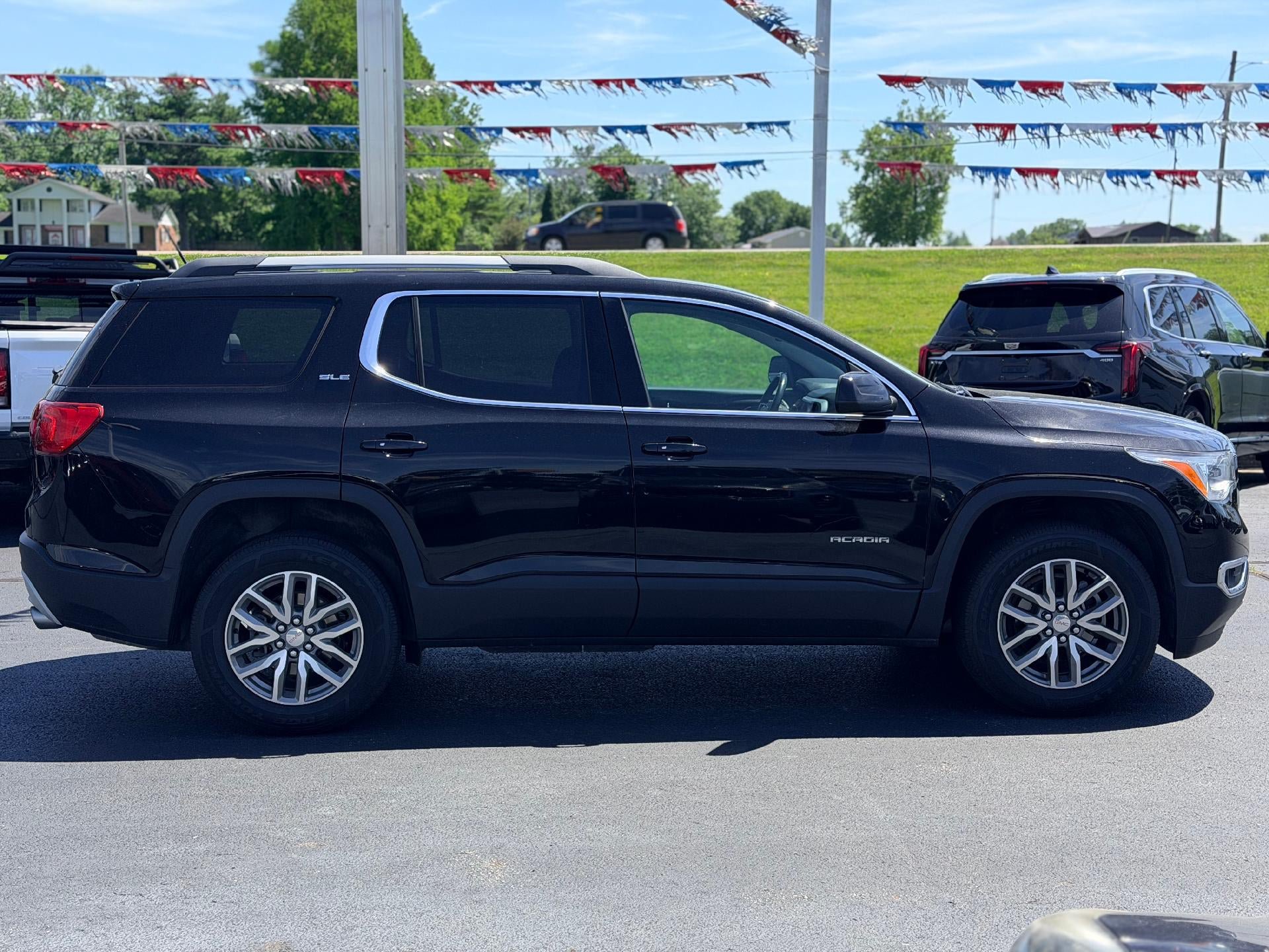 Used 2019 GMC Acadia SLE FWD image 4