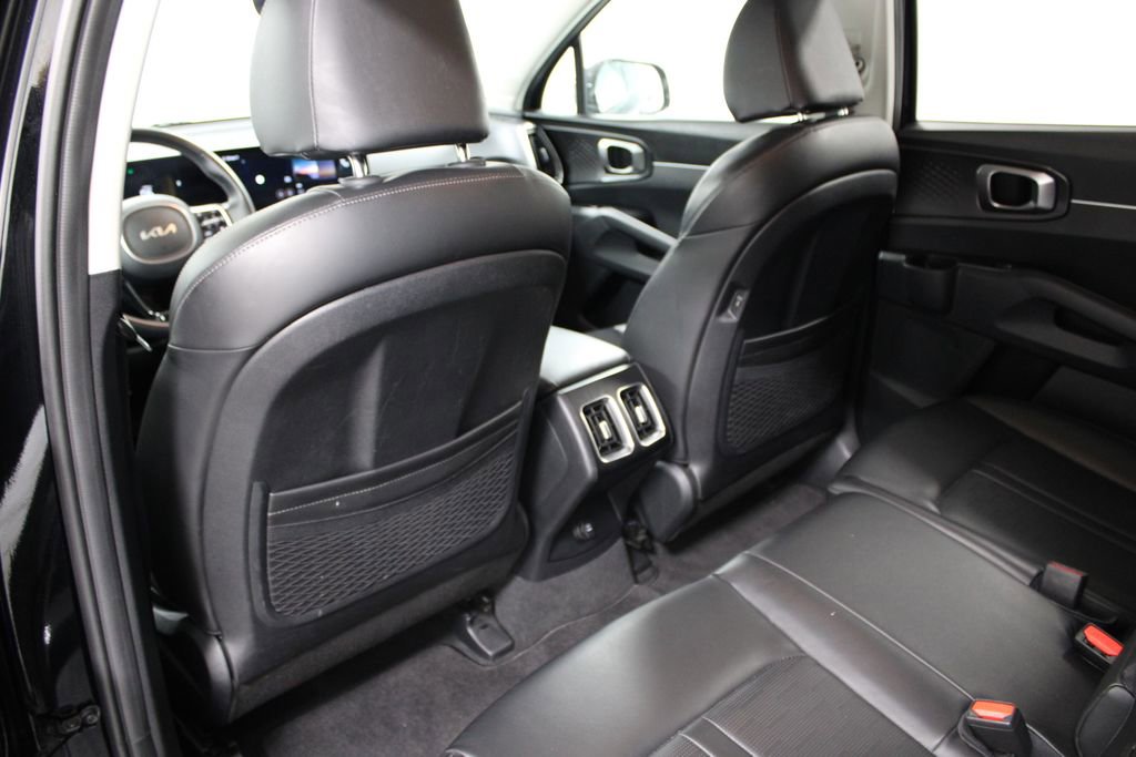 Used 2024 Kia Sorento S image 23