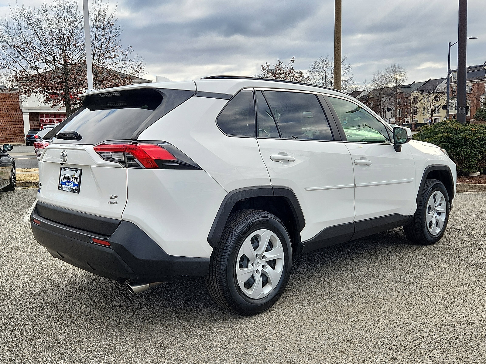 Used 2019 Toyota RAV4 LE image 4