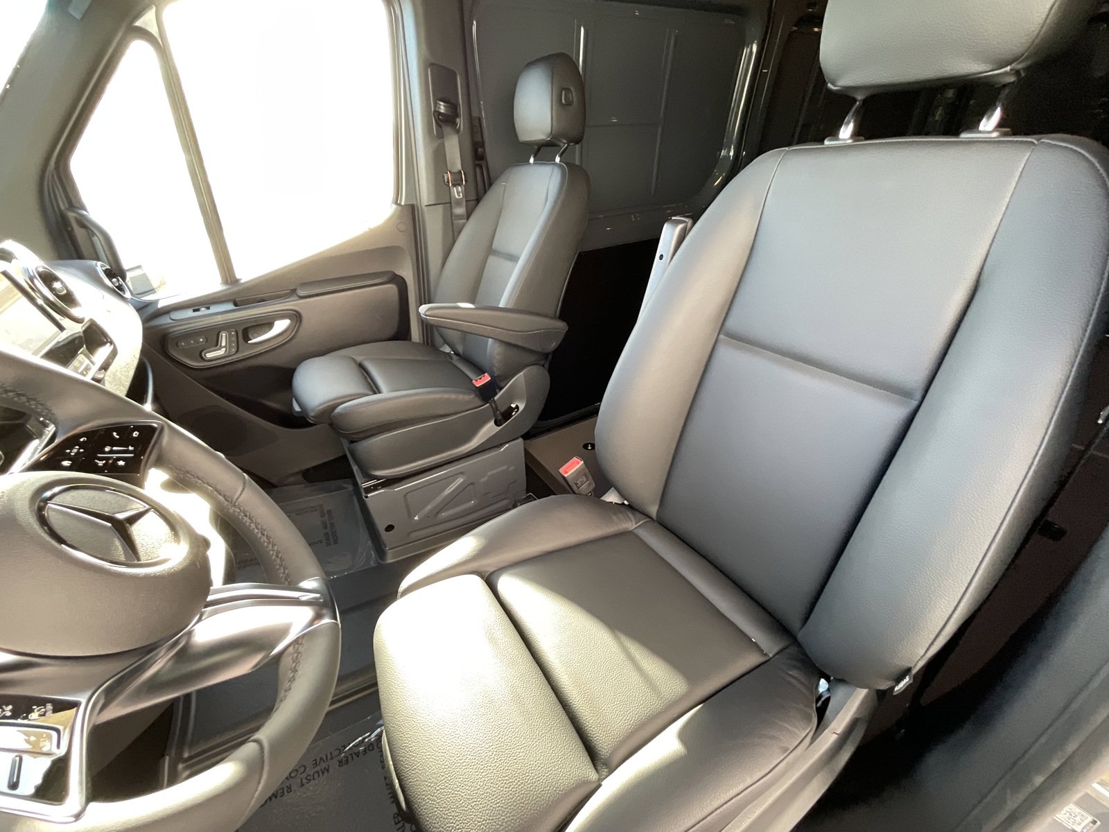 Used 2025 Mercedes-Benz Sprinter 2500 image 19