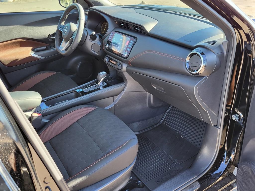 Used 2024 Nissan Kicks SR w/ Interior Electronics Package FWD image 9