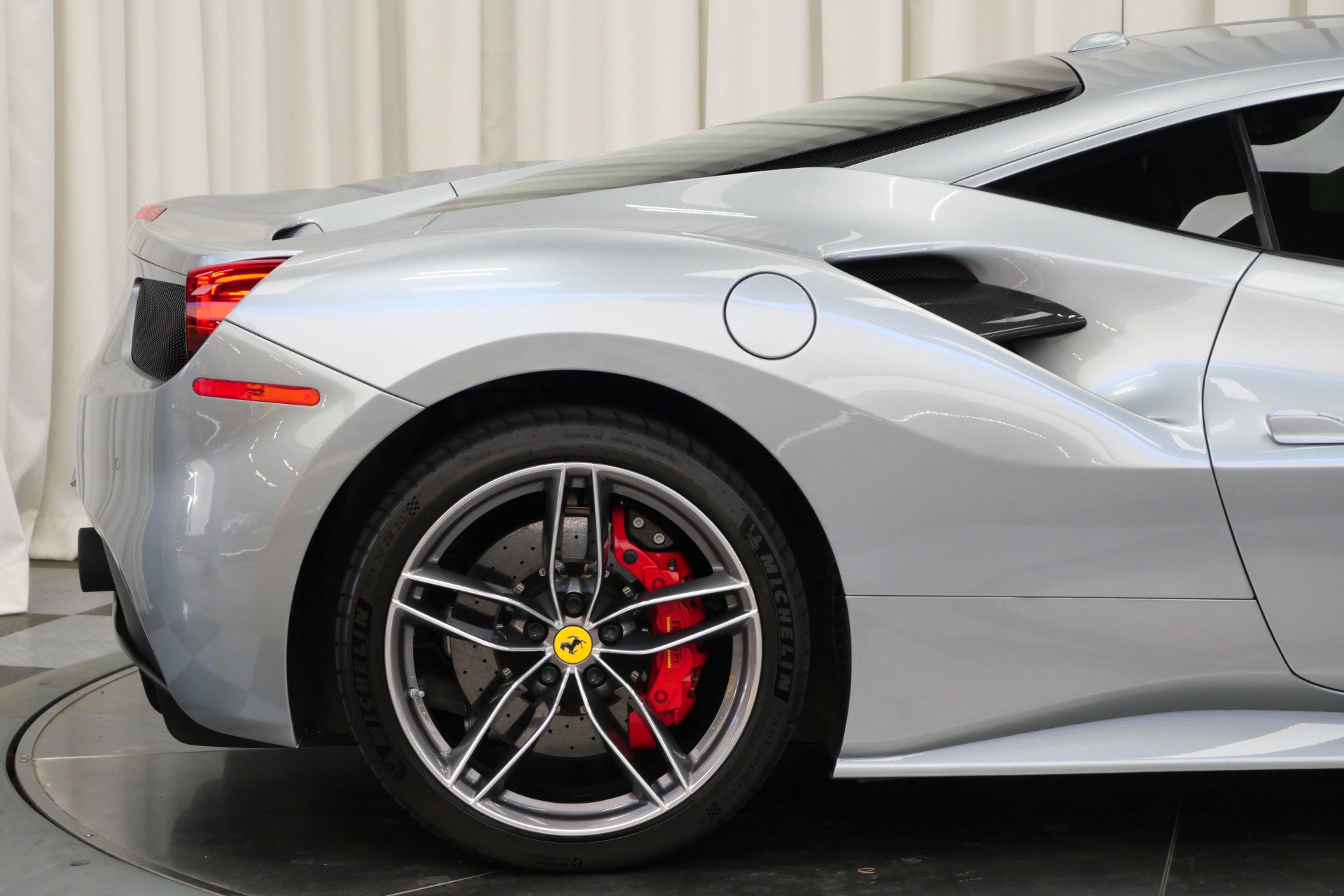 Used 2018 Ferrari 488 GTB image 50