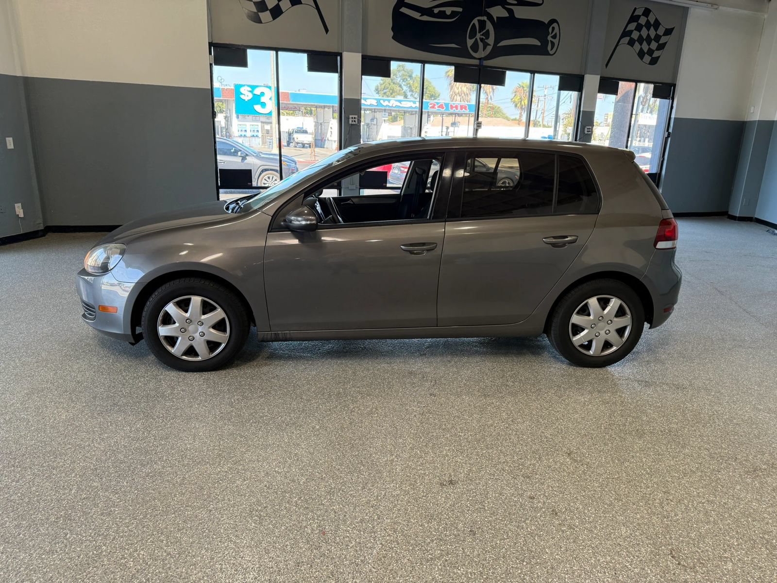 Used 2012 Volkswagen Golf 4-Door FWD image 4
