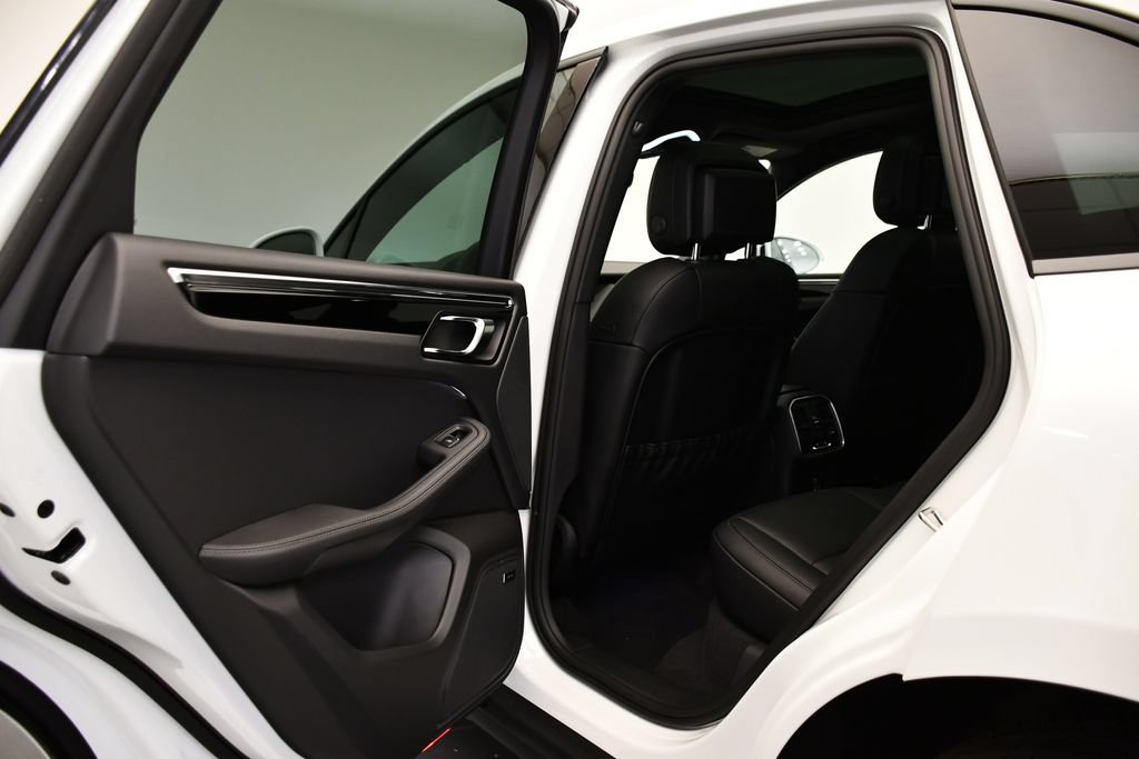 Certified 2026 Porsche Macan AWD/4WD image 44
