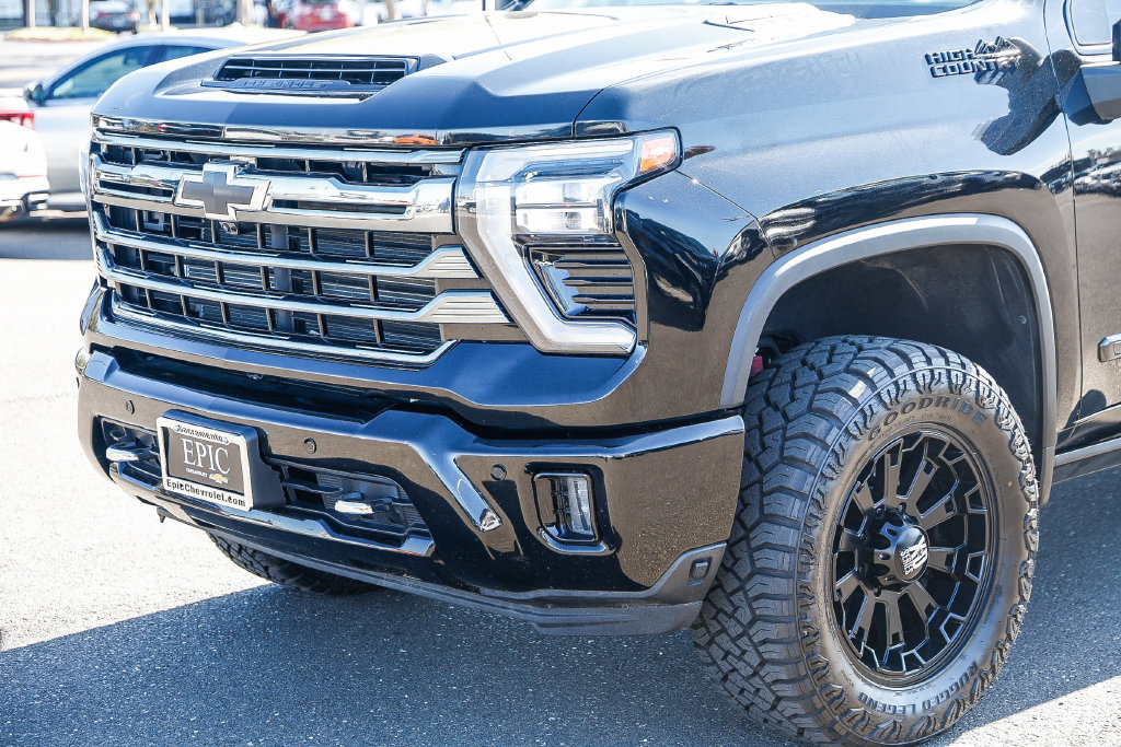 Used 2024 Chevrolet Silverado 3500 High Country w/ Technology Package AWD/4WD image 7