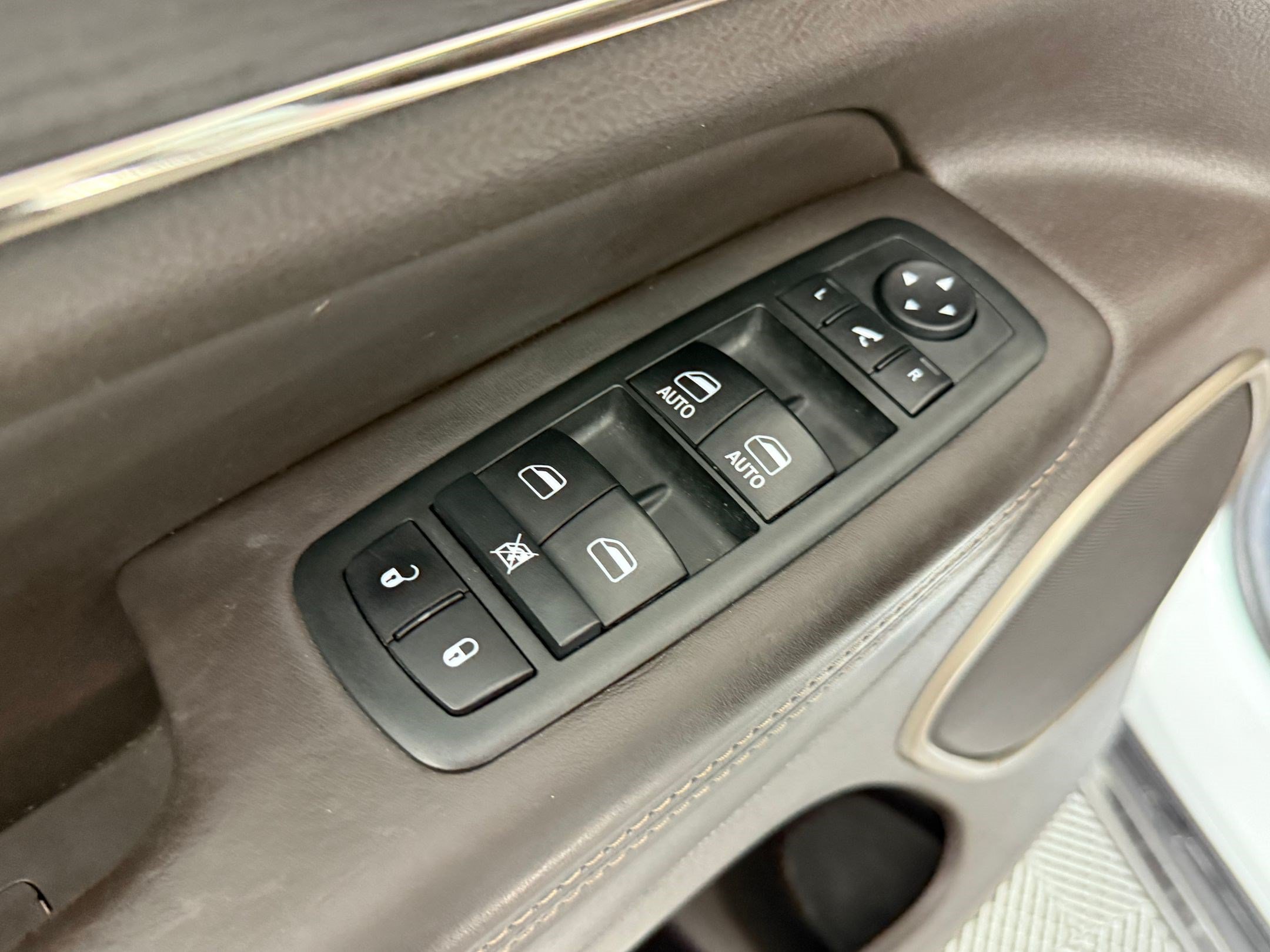 Used 2014 Jeep Grand Cherokee Summit RWD image 12