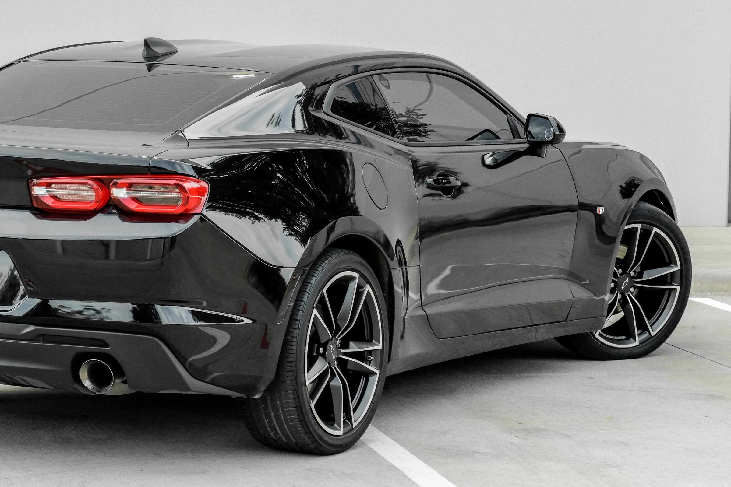 Used 2019 Chevrolet Camaro LT RWD image 6