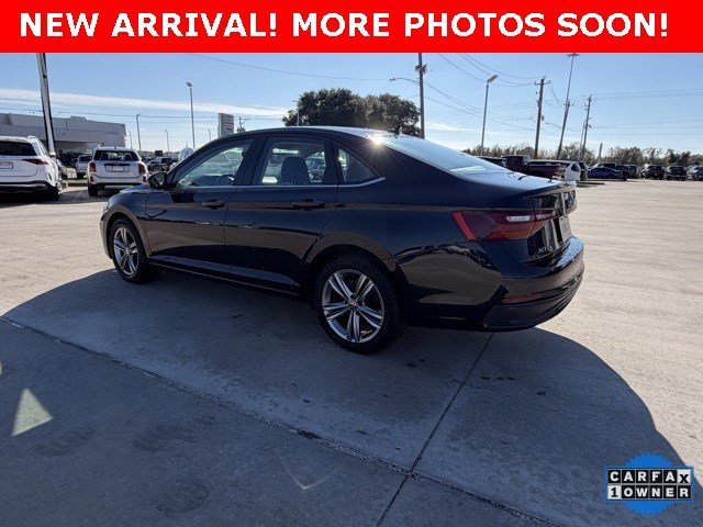 Used 2024 Volkswagen Jetta SE image 2