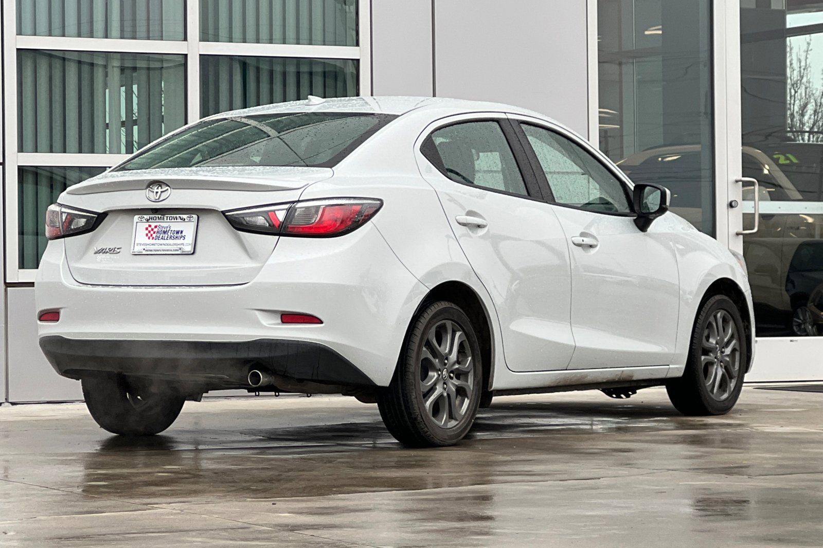 Used 2019 Toyota Yaris LE image 4