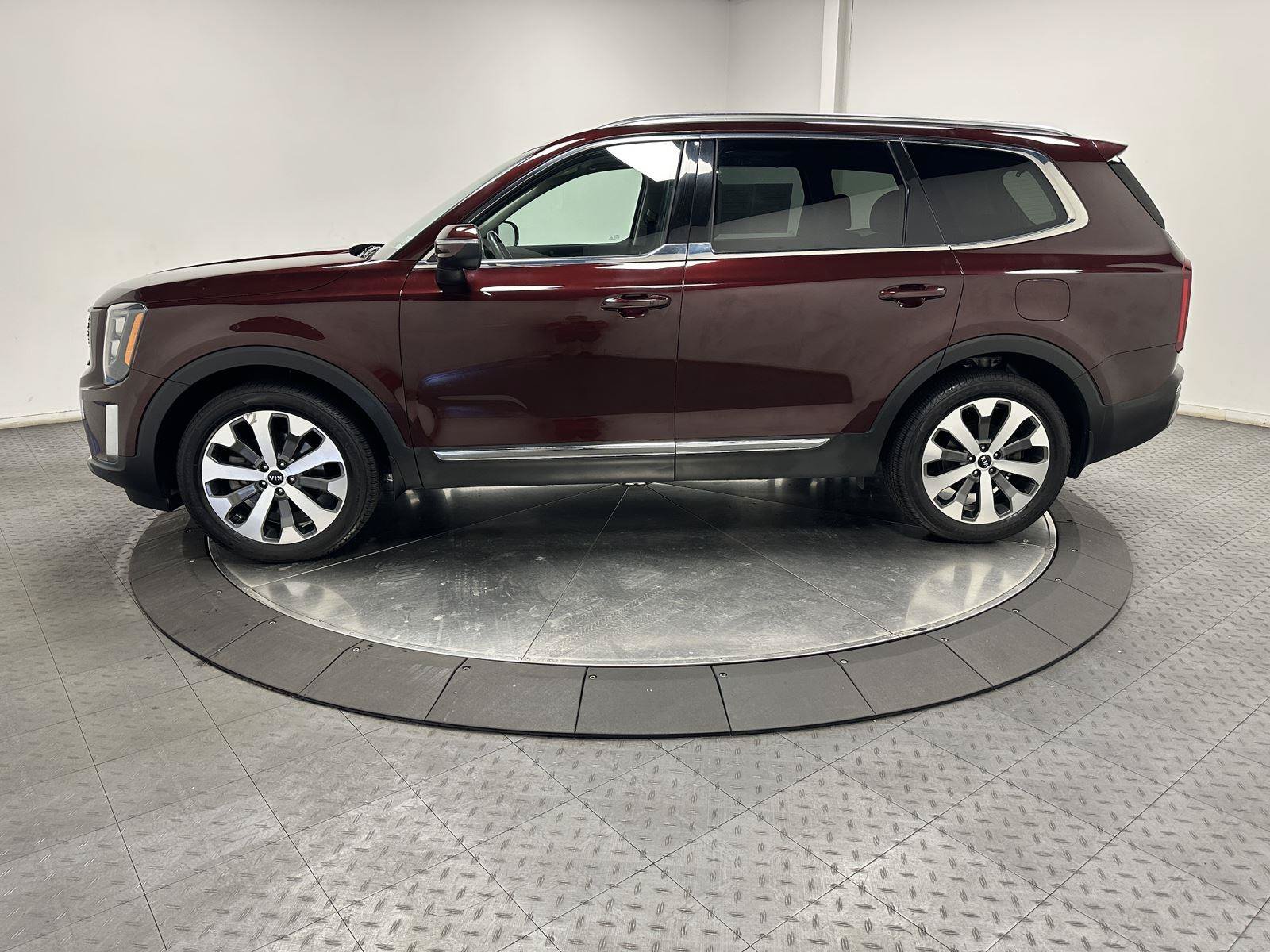 Used 2021 Kia Telluride EX w/ EX Premium Package FWD image 8