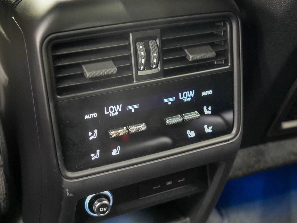 Certified 2024 Porsche Cayenne Coupe AWD/4WD image 17