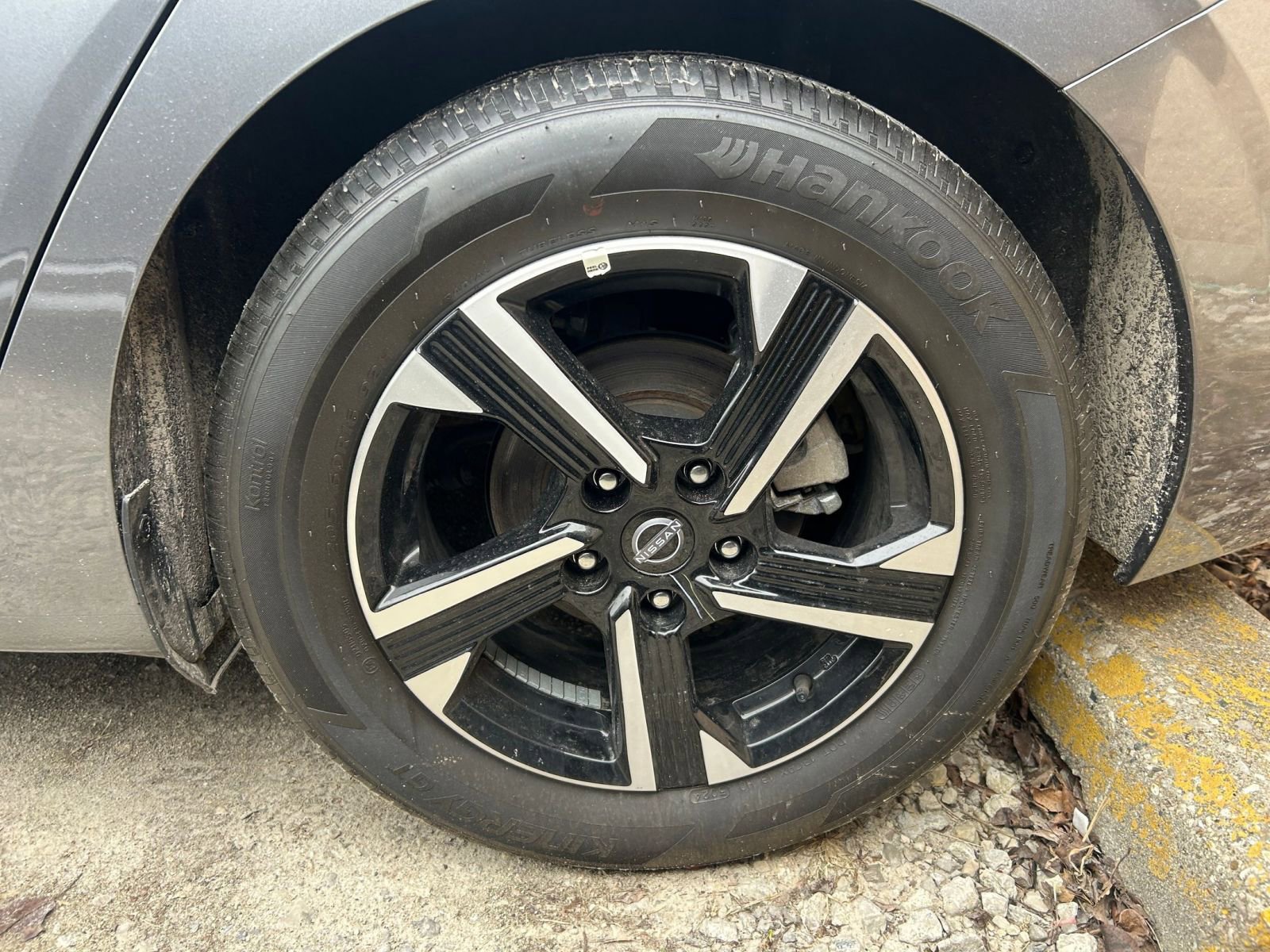 Used 2025 Nissan Sentra SV image 28