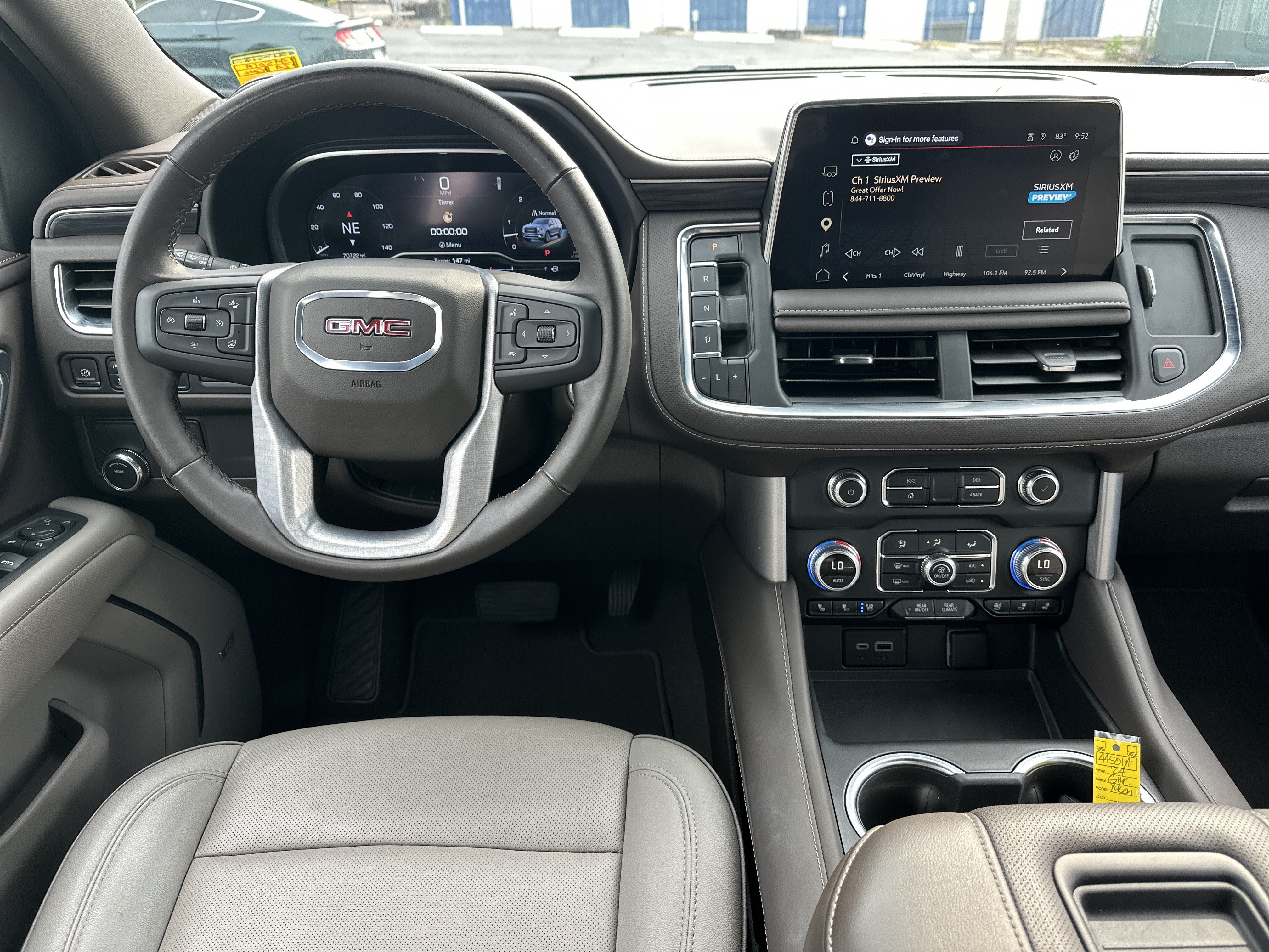 Used 2024 GMC Yukon SLT w/ SLT Luxury Package RWD image 17