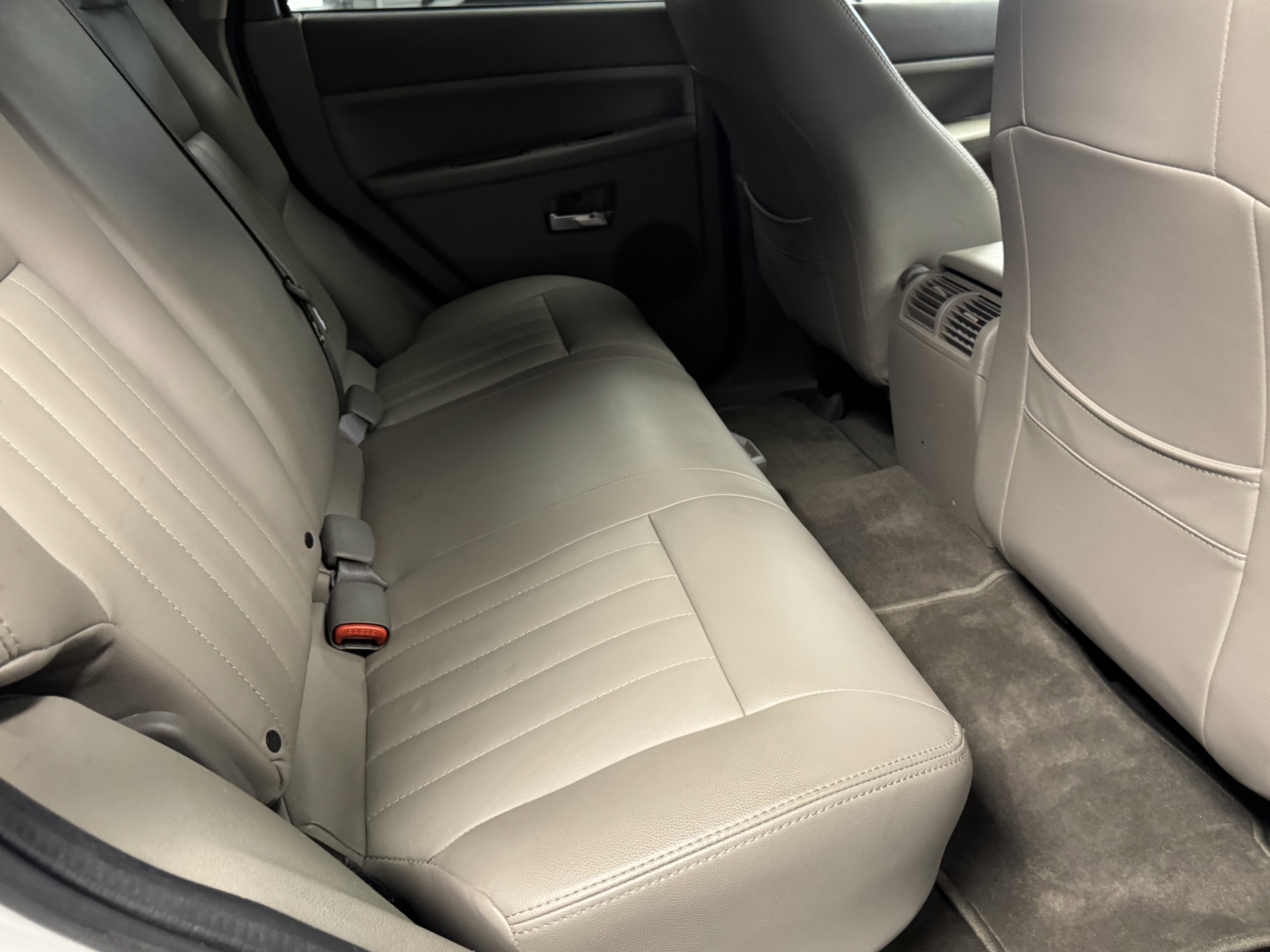 Used 2009 Jeep Grand Cherokee Laredo image 12