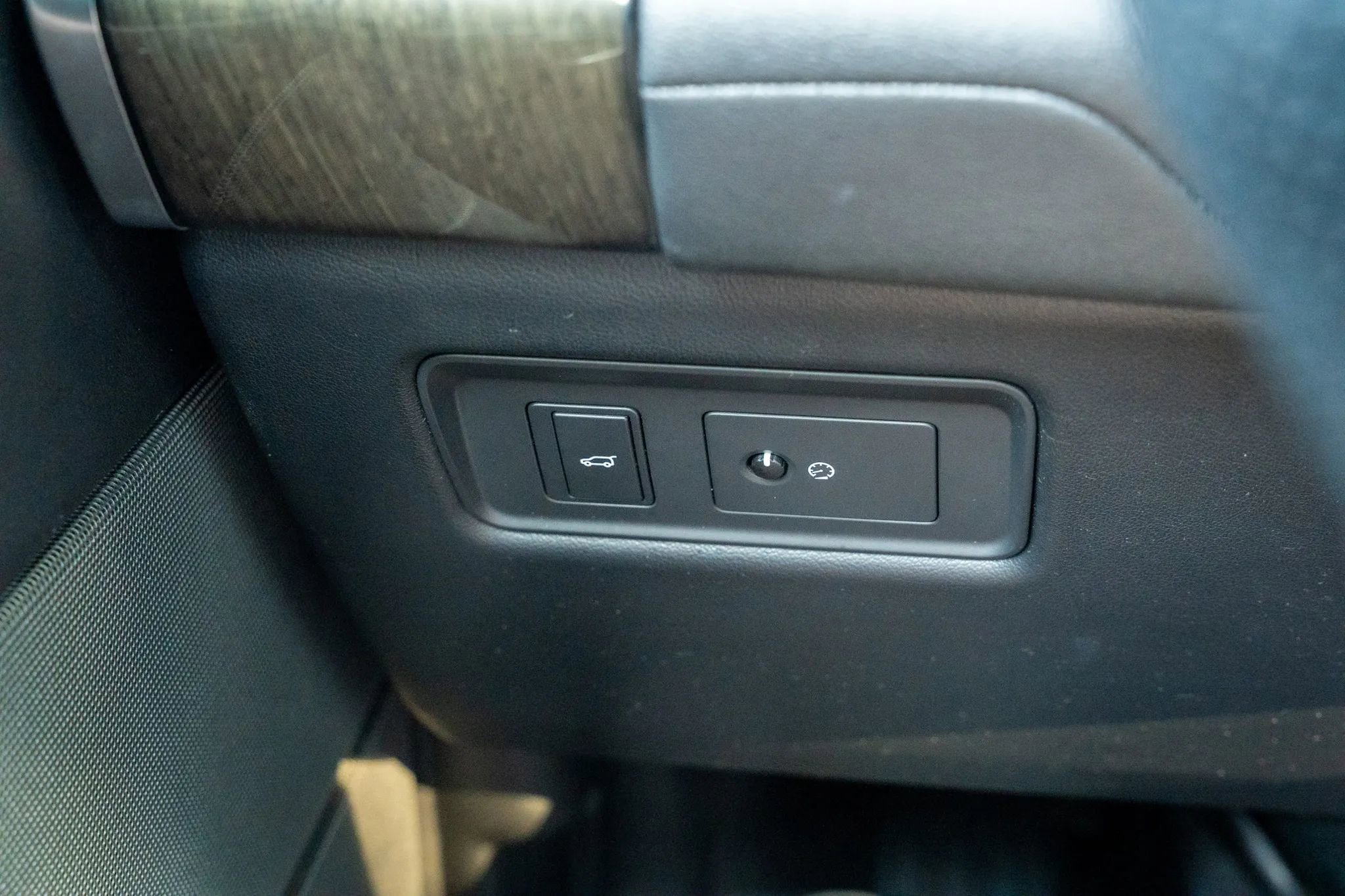 Used 2016 Land Rover Range Rover Sport SE image 31